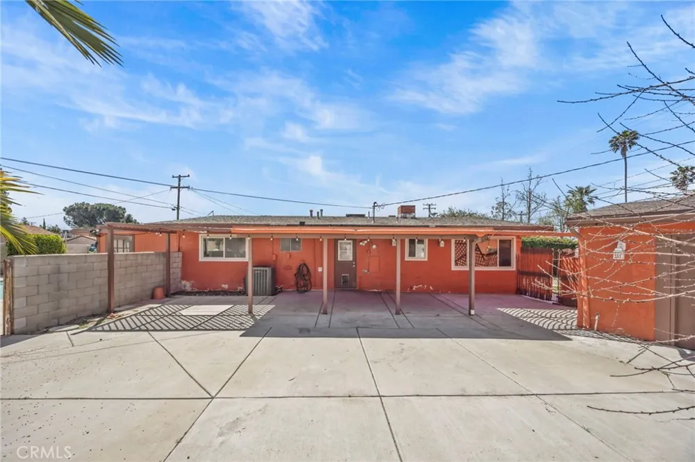 9417 Mango Fontana, CA 92335