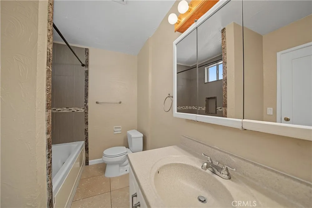 1107 E Larkwood West Covina, CA 91790
