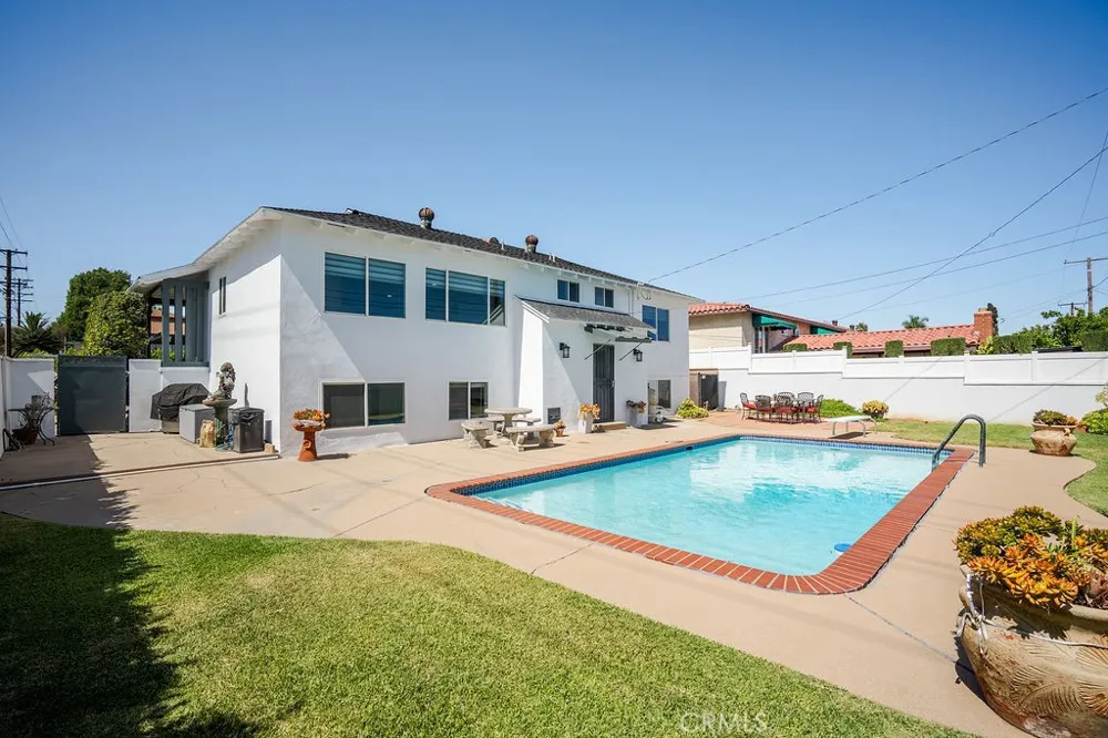 904 E Edgecomb Covina, CA 91724