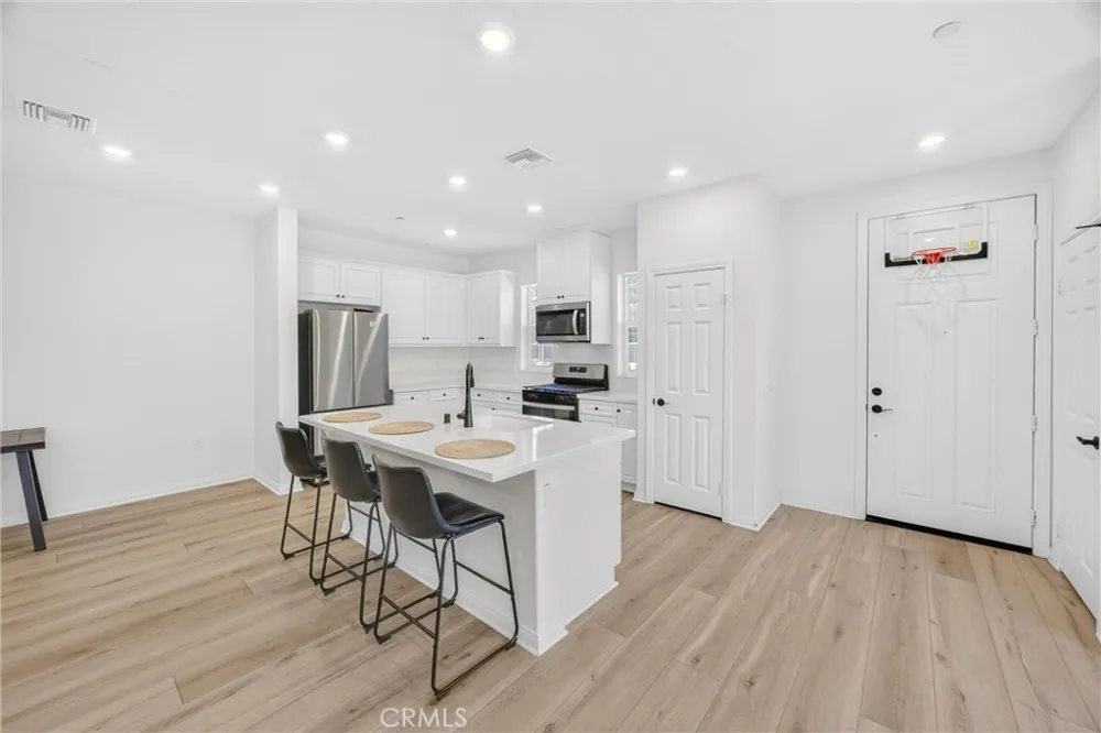 4229 E Carmel Privado Ontario, CA 91761