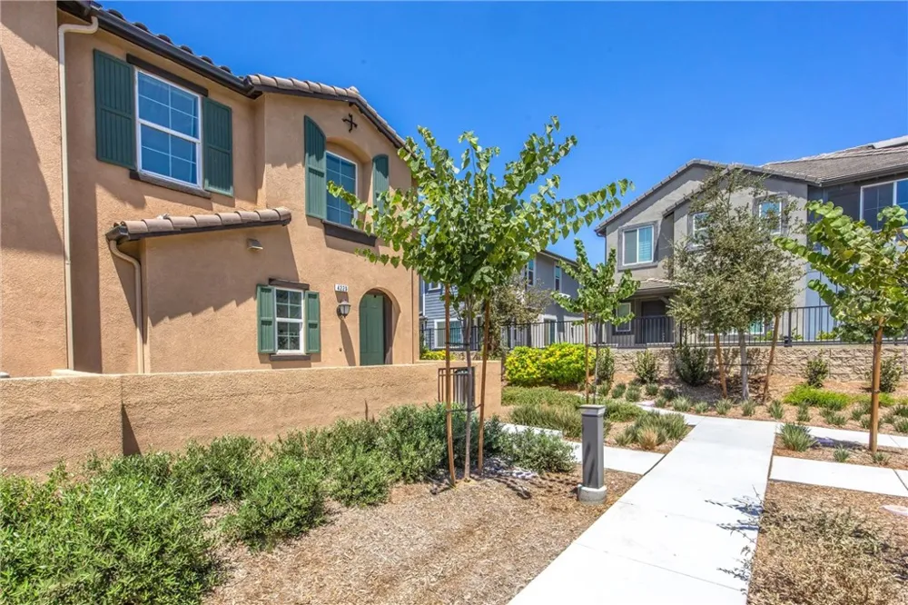 4229 E Carmel Privado Ontario, CA 91761