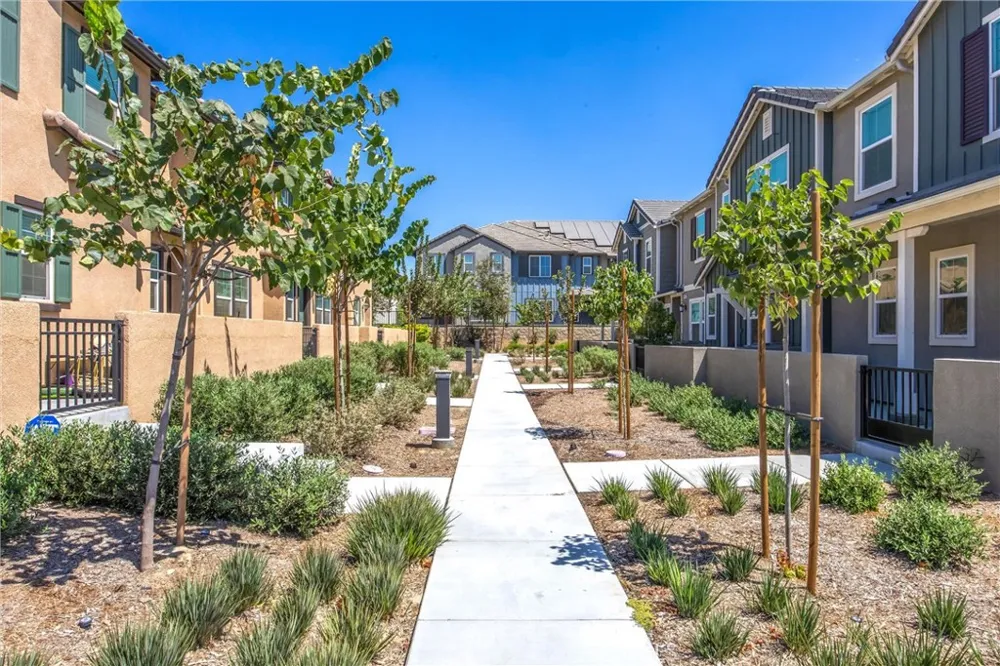 4229 E Carmel Privado Ontario, CA 91761