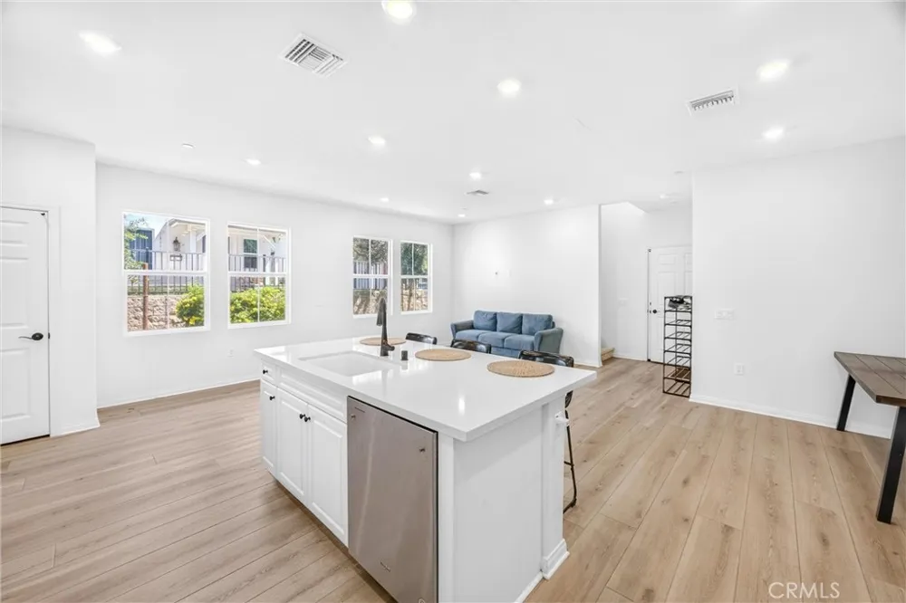 4229 E Carmel Privado Ontario, CA 91761