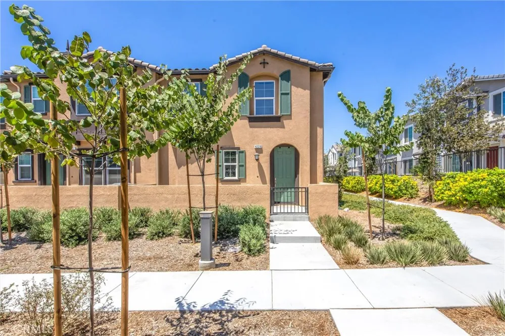 4229 E Carmel Privado Ontario, CA 91761