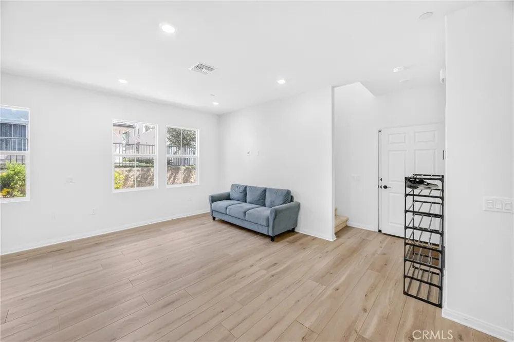 4229 E Carmel Privado Ontario, CA 91761