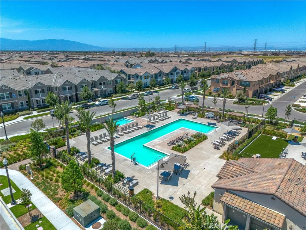 4229 E Carmel Privado Ontario, CA 91761