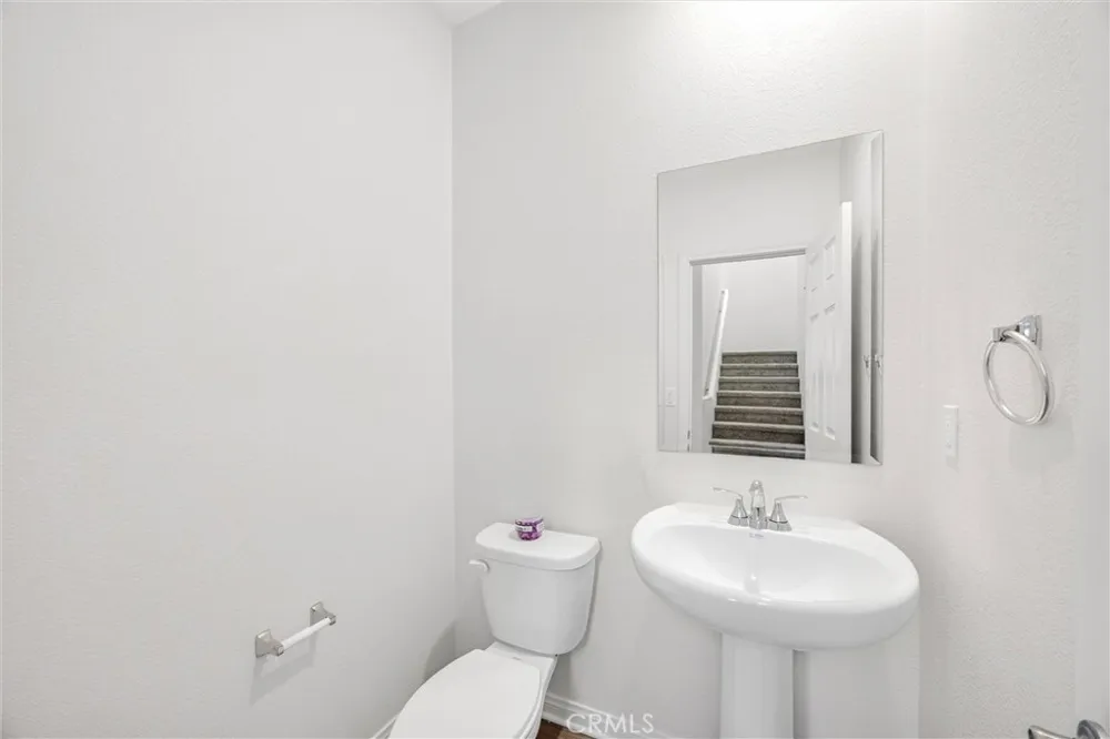4215 E Carmel Privado Ontario, CA 91761