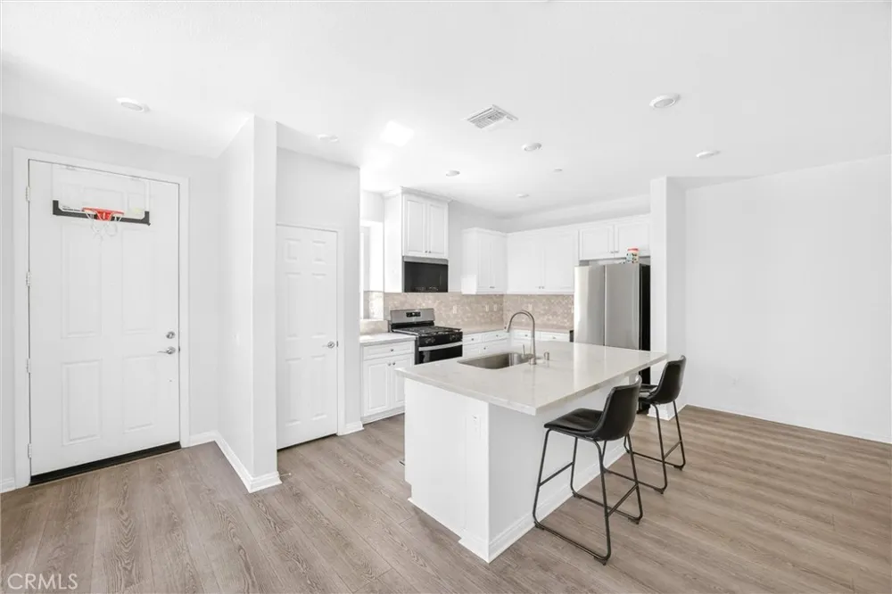 4215 E Carmel Privado Ontario, CA 91761