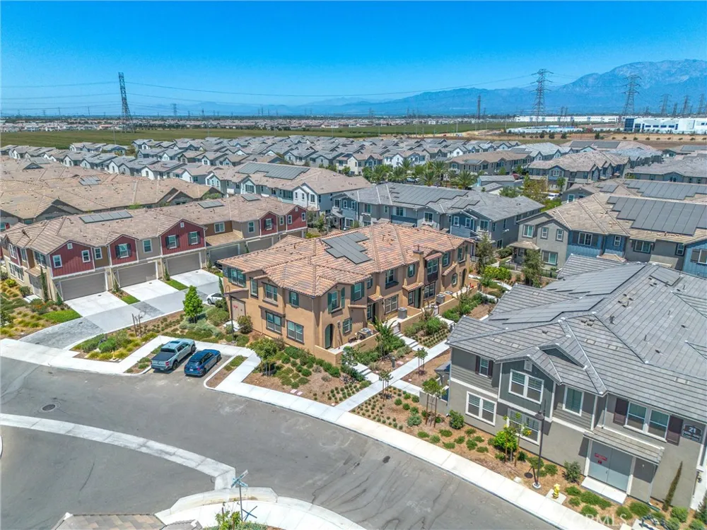 4215 E Carmel Privado Ontario, CA 91761