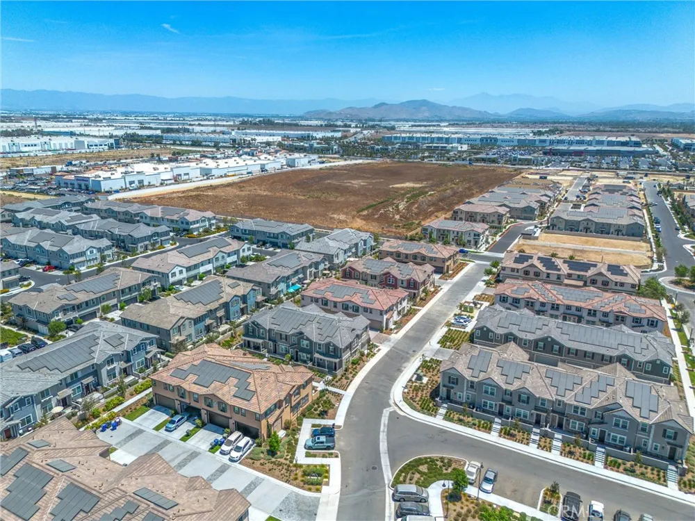 4215 E Carmel Privado Ontario, CA 91761