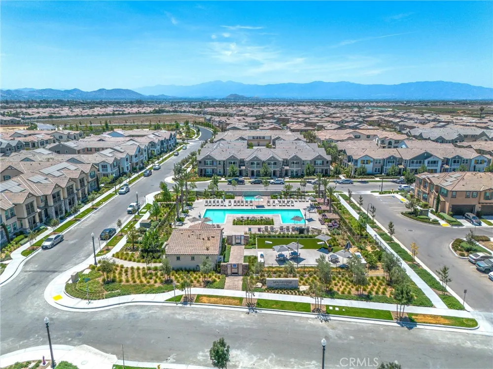 4215 E Carmel Privado Ontario, CA 91761