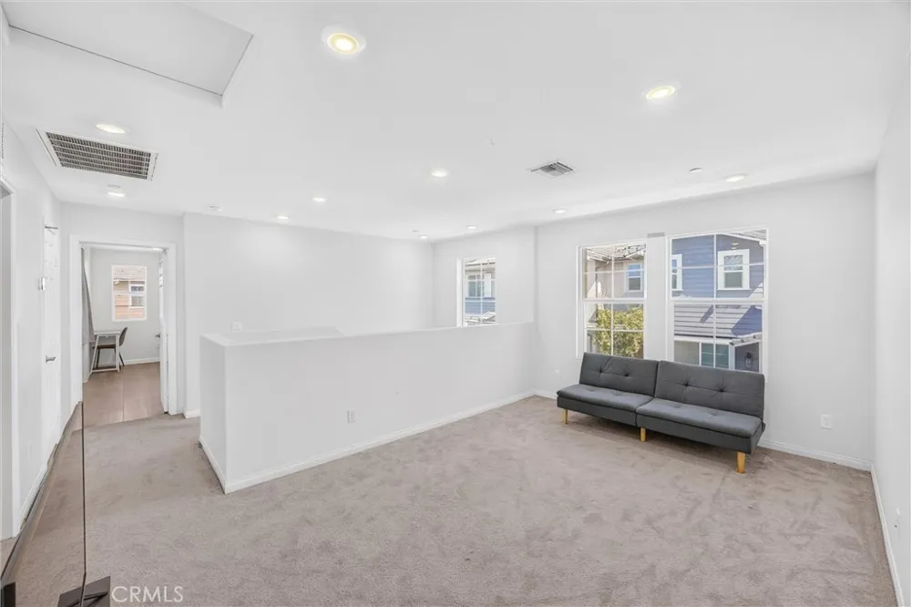 4215 E Carmel Privado Ontario, CA 91761