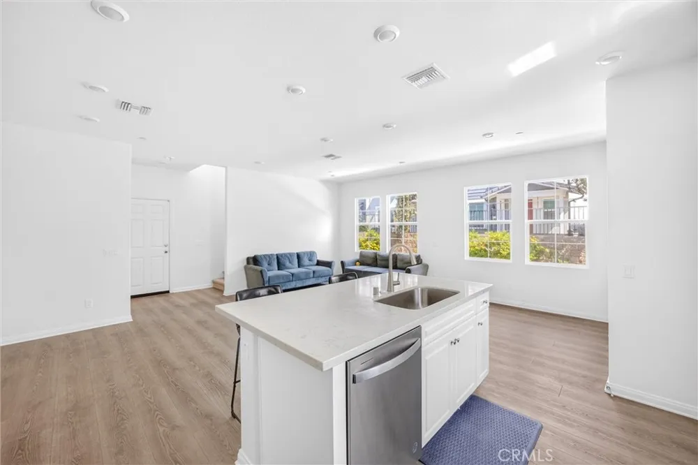4215 E Carmel Privado Ontario, CA 91761