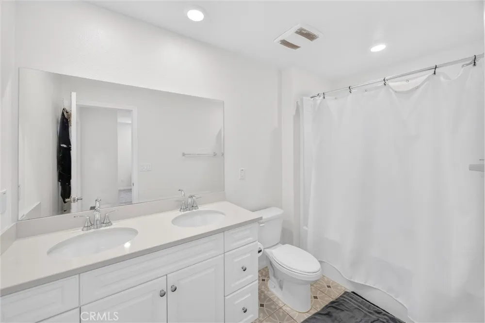 4215 E Carmel Privado Ontario, CA 91761