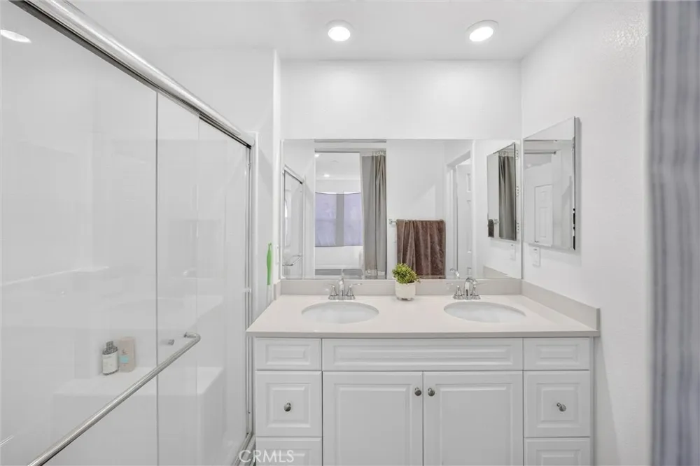 4215 E Carmel Privado Ontario, CA 91761
