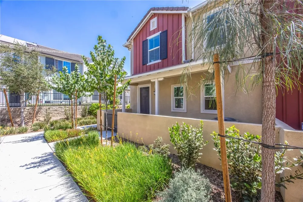 4215 E Carmel Privado Ontario, CA 91761