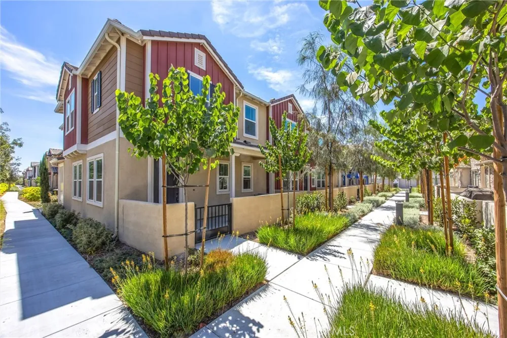 4215 E Carmel Privado Ontario, CA 91761