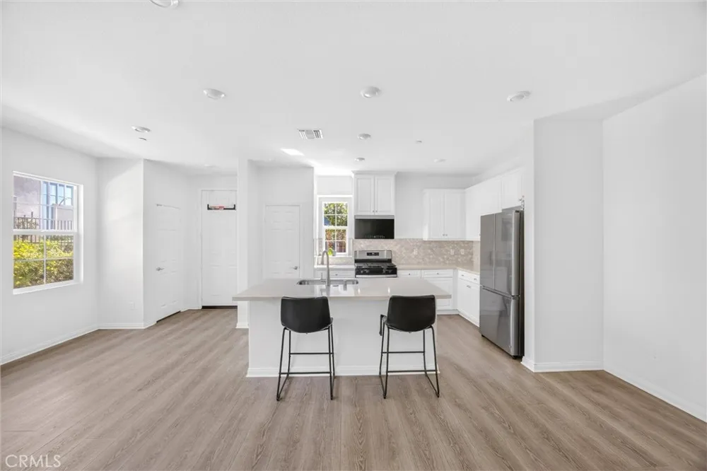 4215 E Carmel Privado Ontario, CA 91761