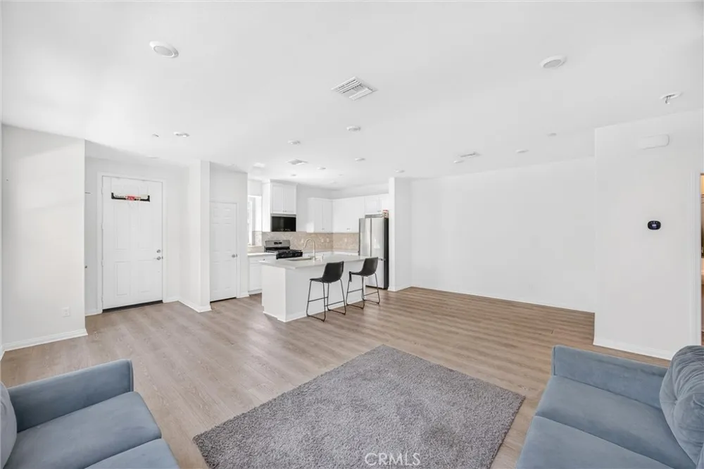 4215 E Carmel Privado Ontario, CA 91761