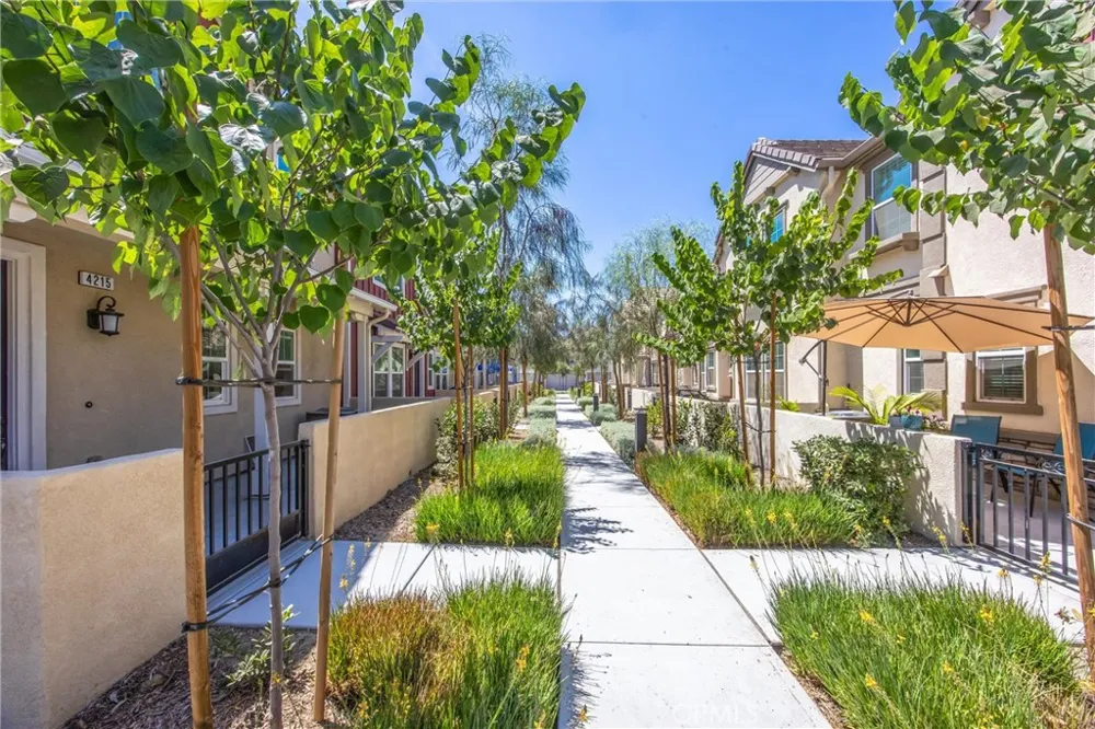 4215 E Carmel Privado Ontario, CA 91761