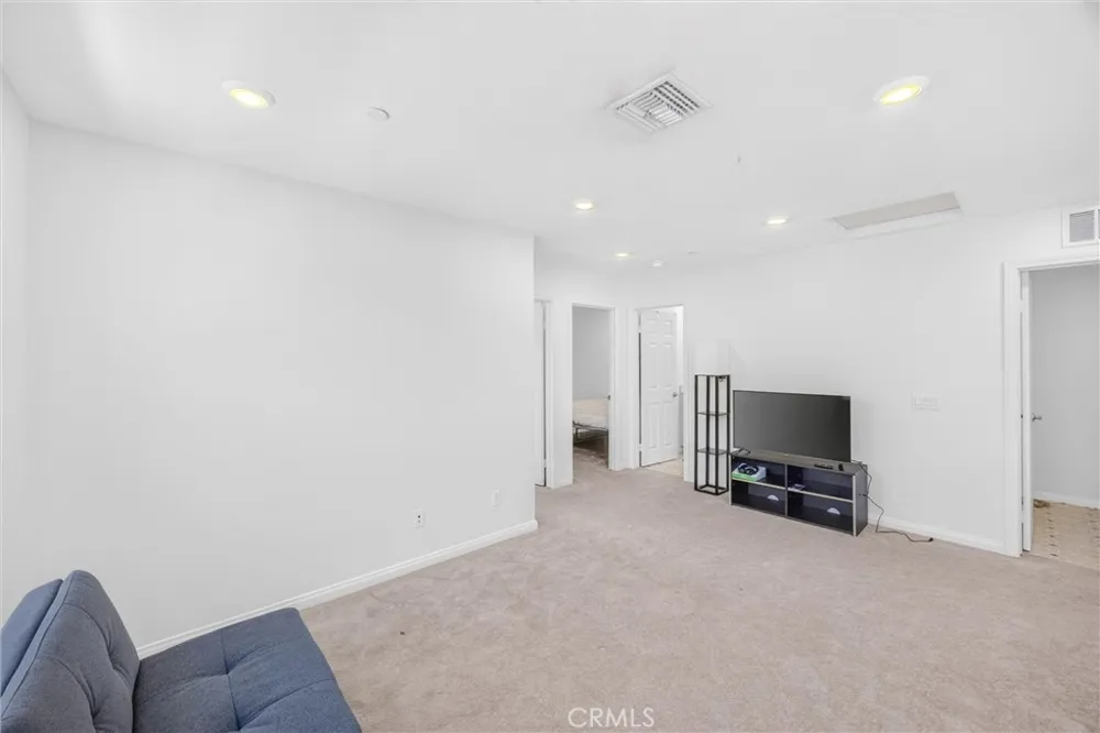 4215 E Carmel Privado Ontario, CA 91761