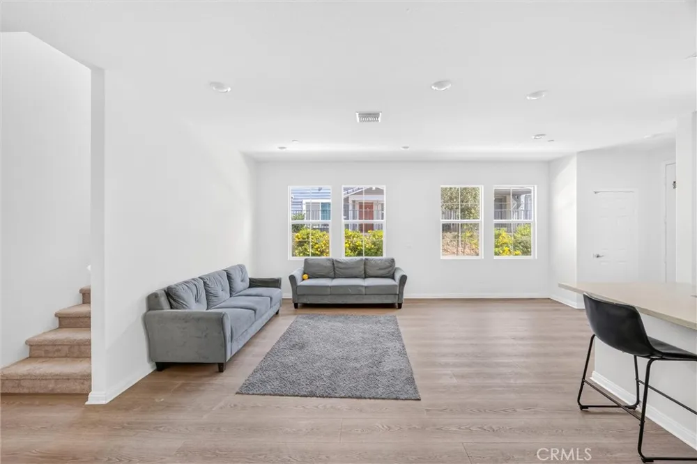 4215 E Carmel Privado Ontario, CA 91761
