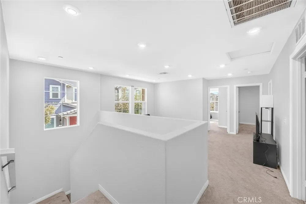 4215 E Carmel Privado Ontario, CA 91761
