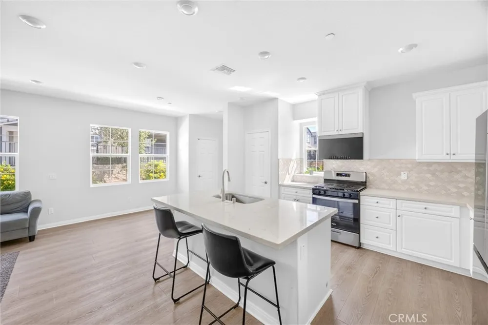 4215 E Carmel Privado Ontario, CA 91761