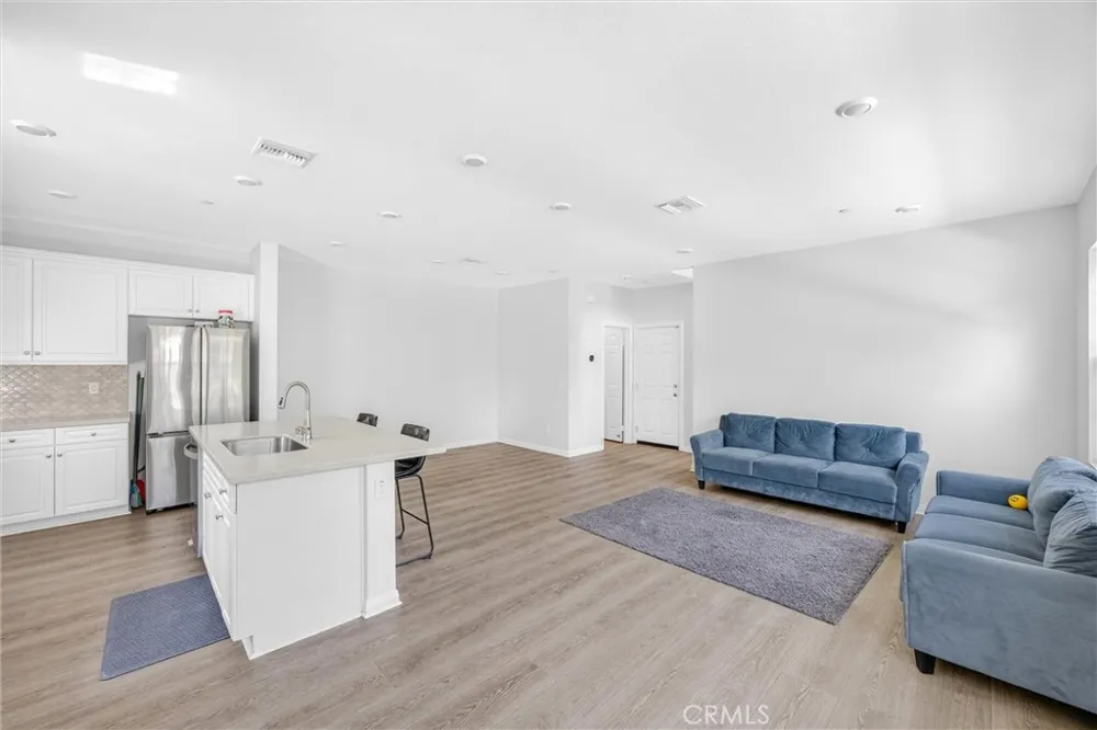 4215 E Carmel Privado Ontario, CA 91761