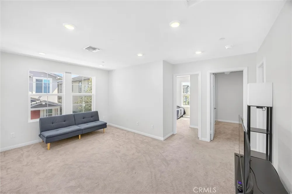 4215 E Carmel Privado Ontario, CA 91761