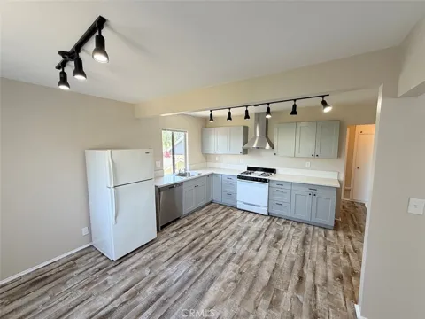 537 W Crescent Drive #1/2