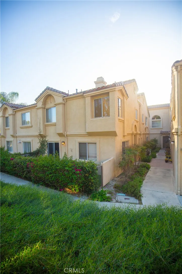 21224 Jasmines Lake Forest, CA 92630