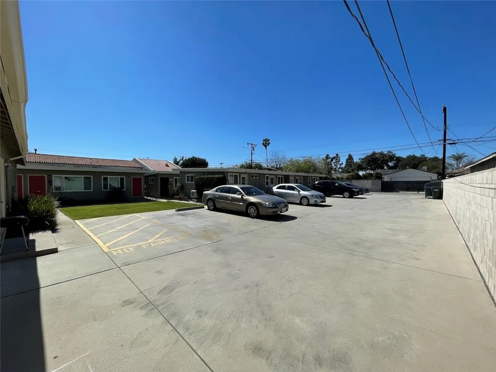 1015 Azusa Avenue #03 Azusa, CA 91702