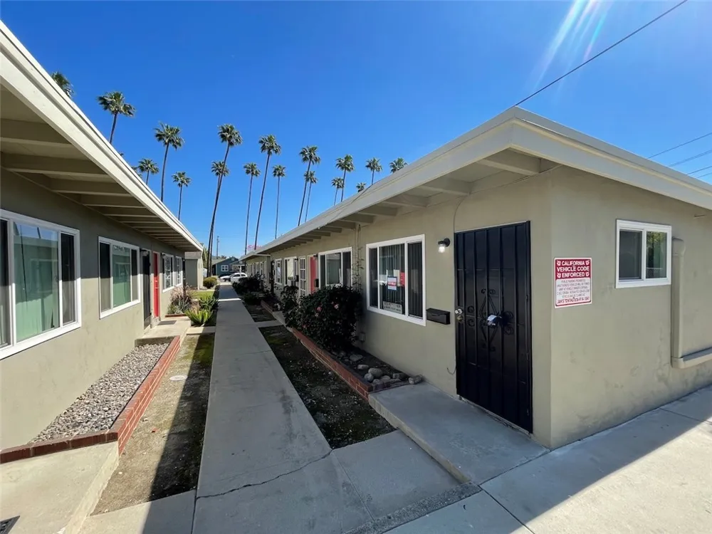 1015 Azusa Avenue #03 Azusa, CA 91702