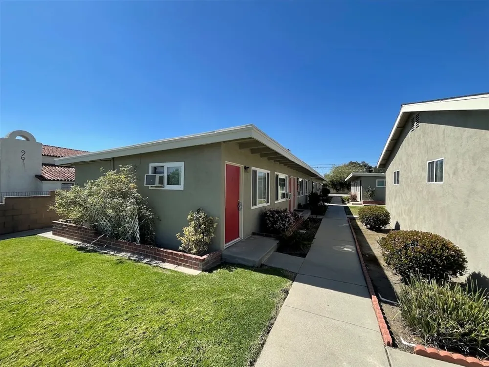 1015 Azusa Avenue #03 Azusa, CA 91702