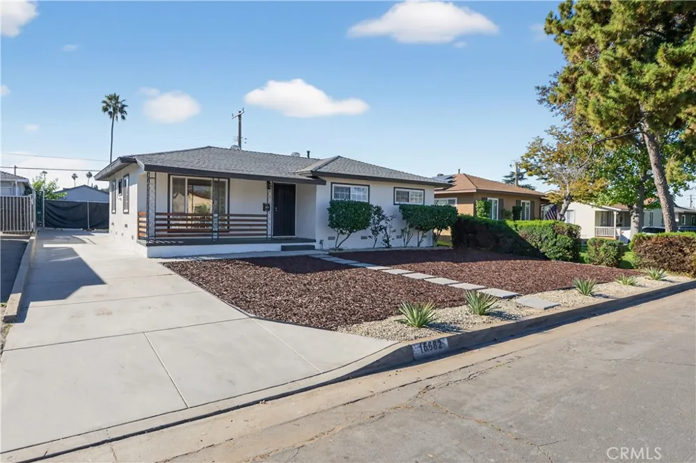 16682 E Greenhaven Covina, CA 91722