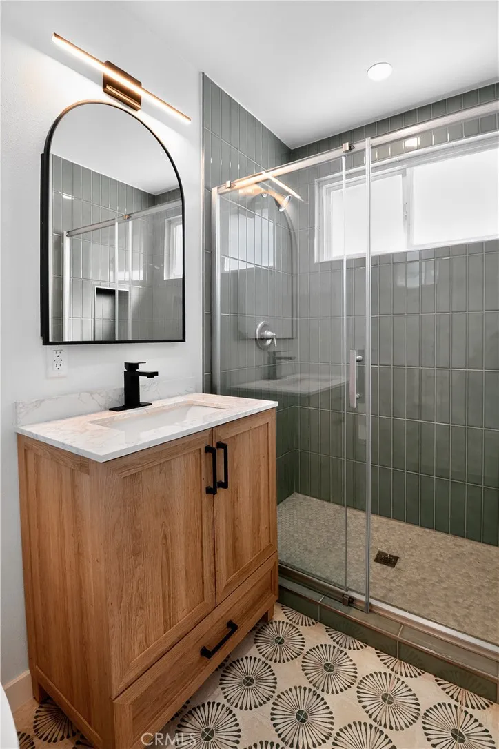 16682 E Greenhaven Covina, CA 91722