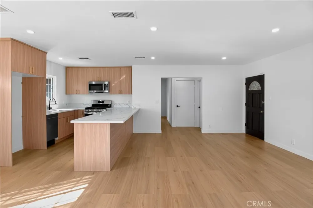 16682 E Greenhaven Covina, CA 91722