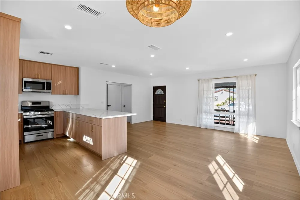 16682 E Greenhaven Covina, CA 91722