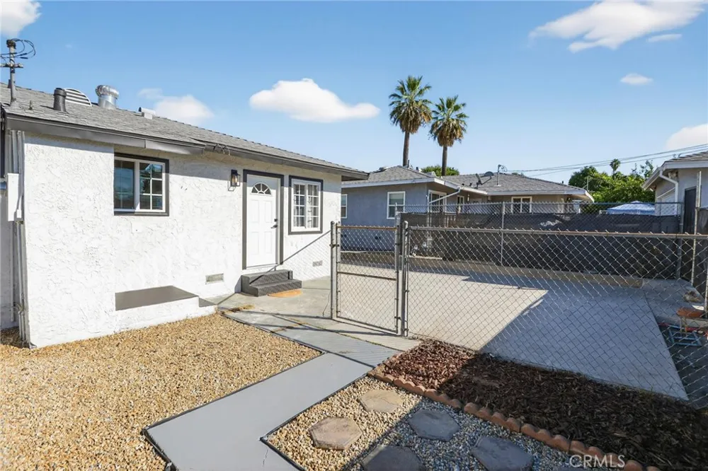 16682 E Greenhaven Covina, CA 91722