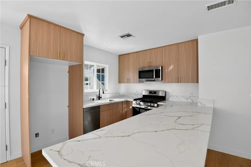 16682 E Greenhaven Covina, CA 91722