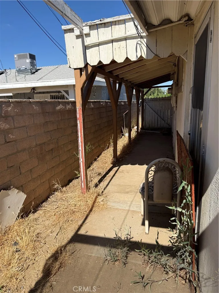 1082 S Santa Fe st Hemet, CA 92543