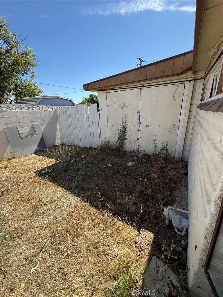 1082 S Santa Fe st Hemet, CA 92543