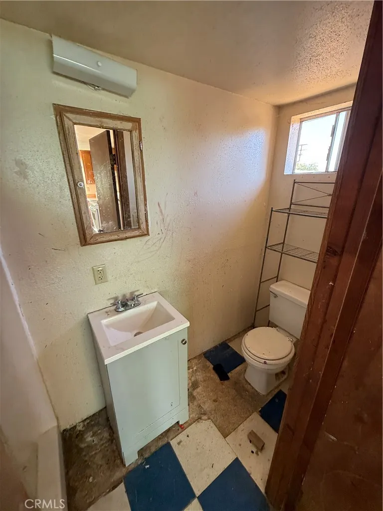 1082 S Santa Fe st Hemet, CA 92543