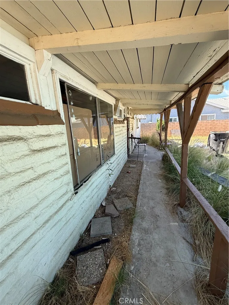 1082 S Santa Fe st Hemet, CA 92543