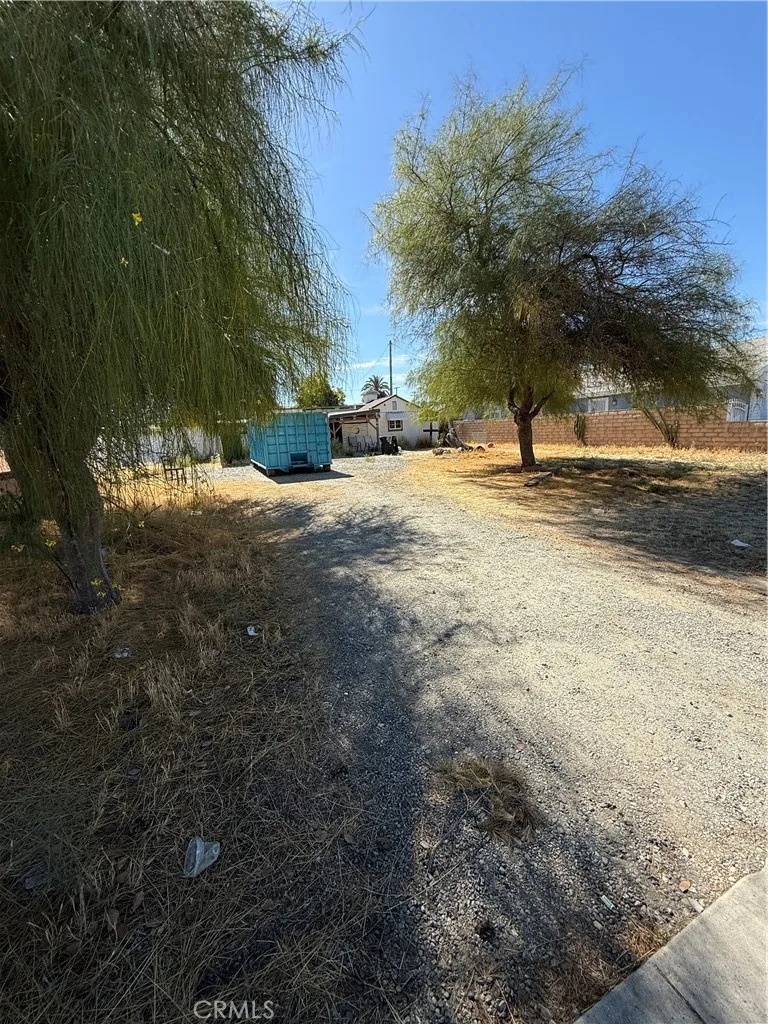 1082 S Santa Fe st Hemet, CA 92543