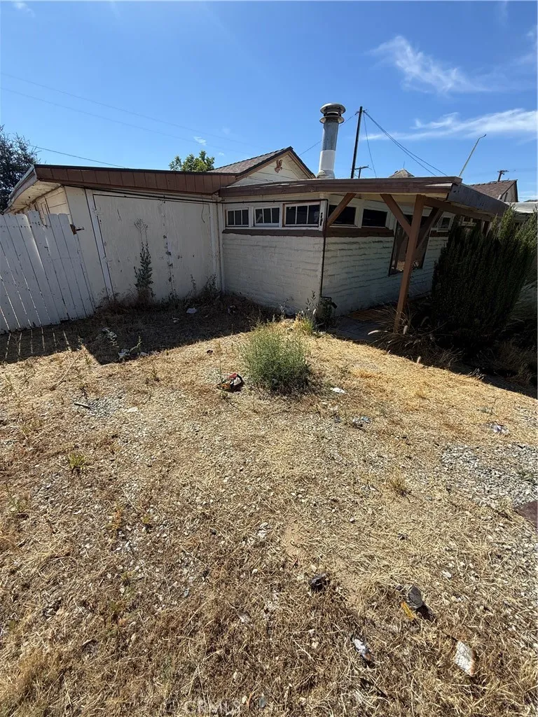 1082 S Santa Fe st Hemet, CA 92543