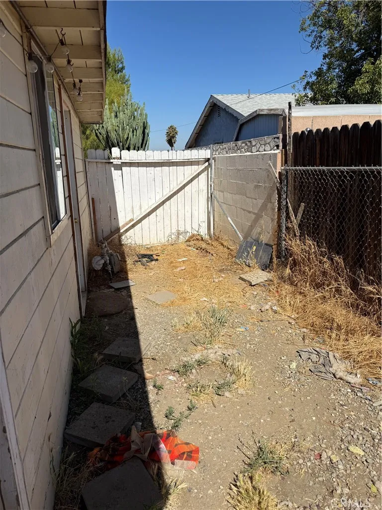 1082 S Santa Fe st Hemet, CA 92543