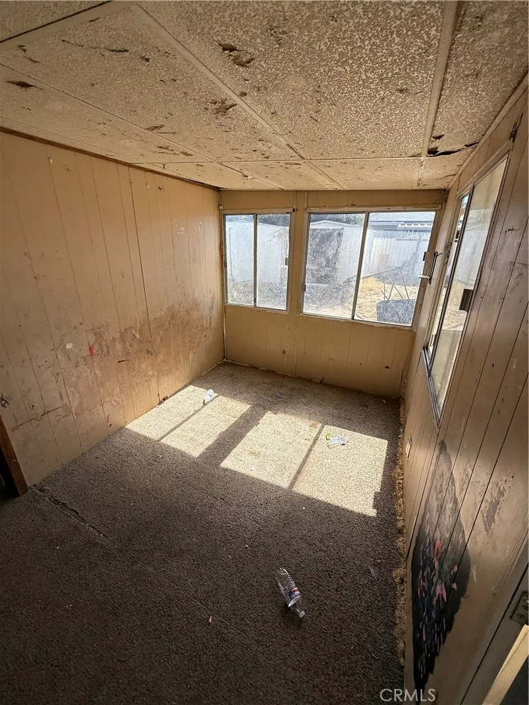 1082 S Santa Fe st Hemet, CA 92543
