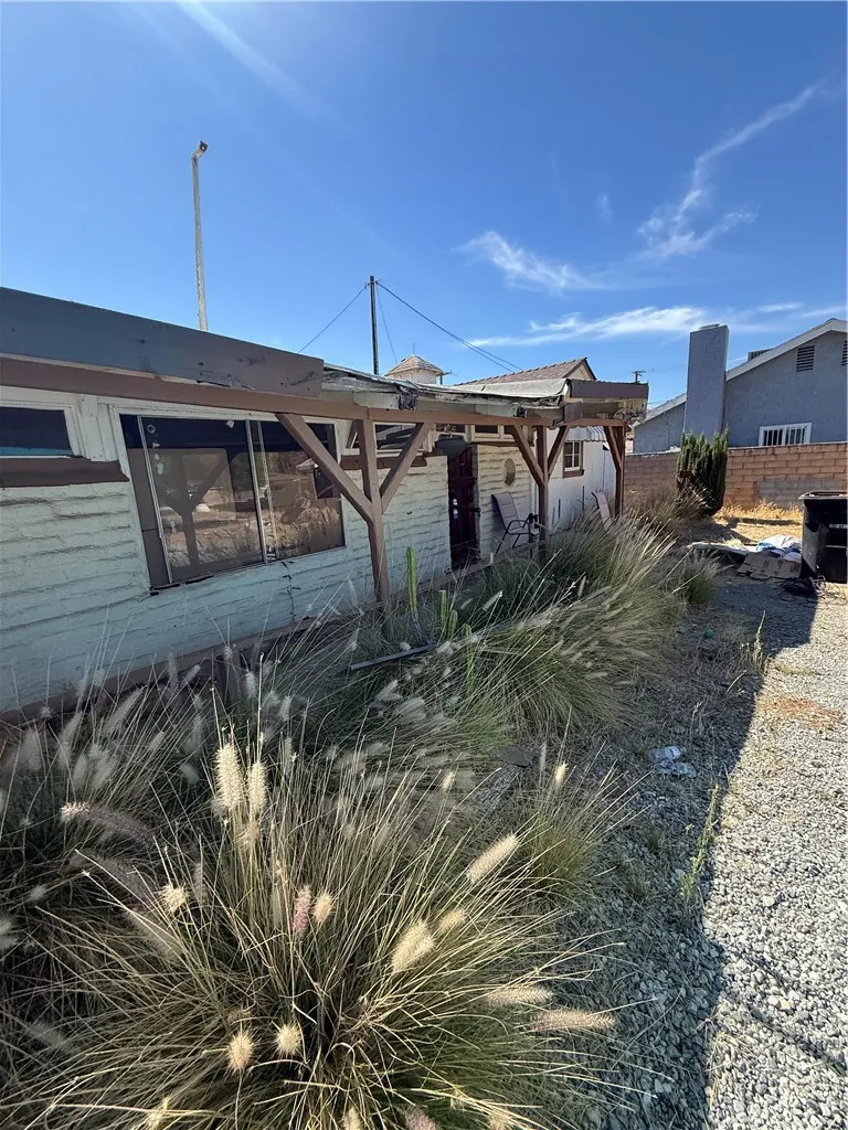 1082 S Santa Fe st Hemet, CA 92543